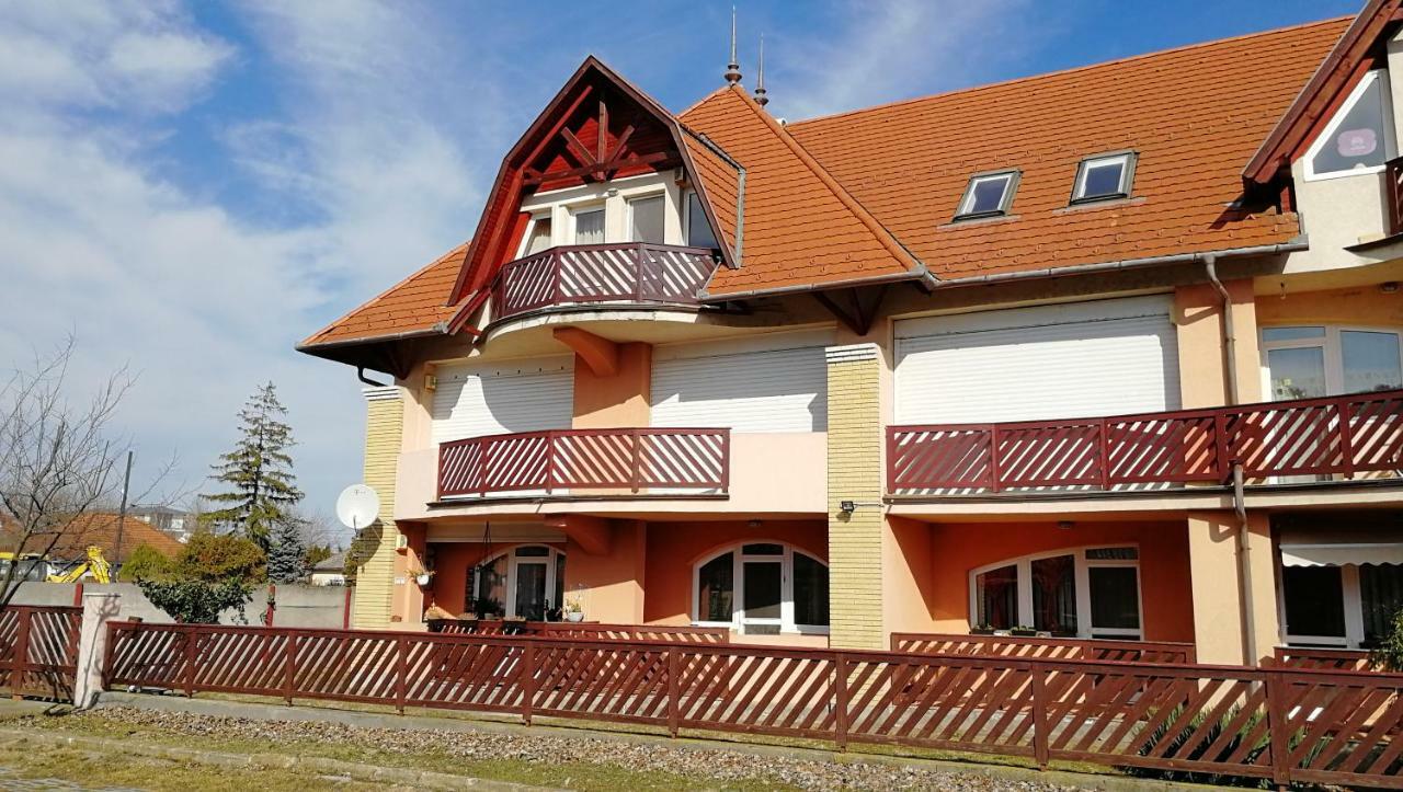 Lelle Central Grand Apartman Balatonlelle Exteriör bild